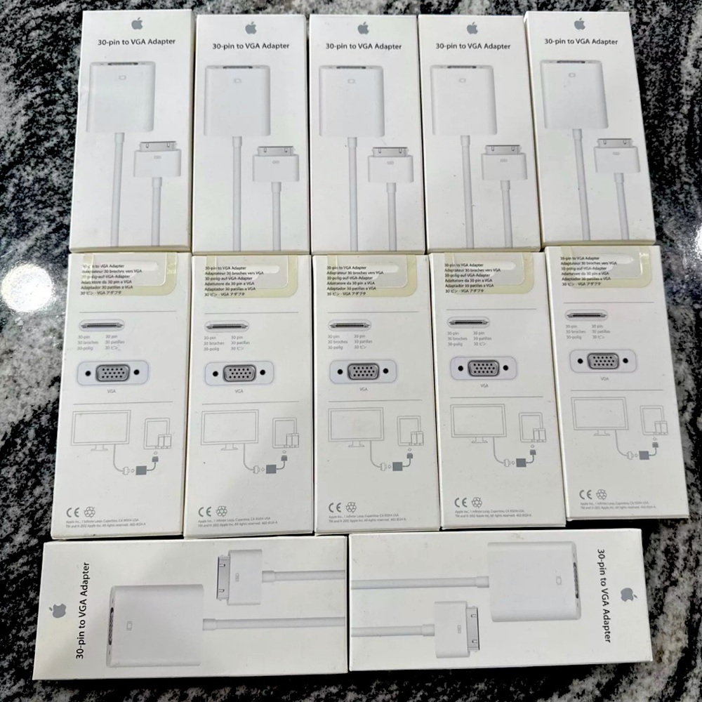 Lot of 12 Apple A1368 30-Pin  VGA Adapter iPad 2/iPhone 4/iPod Touch MC552ZM/B